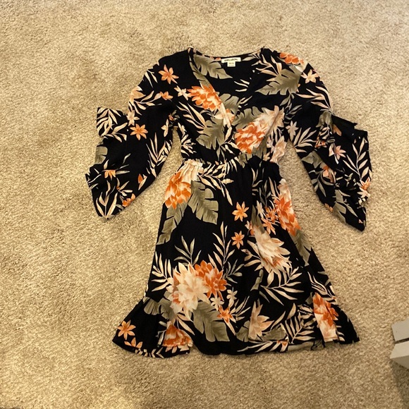 Billabong Floral Dress - Picture 1 of 2